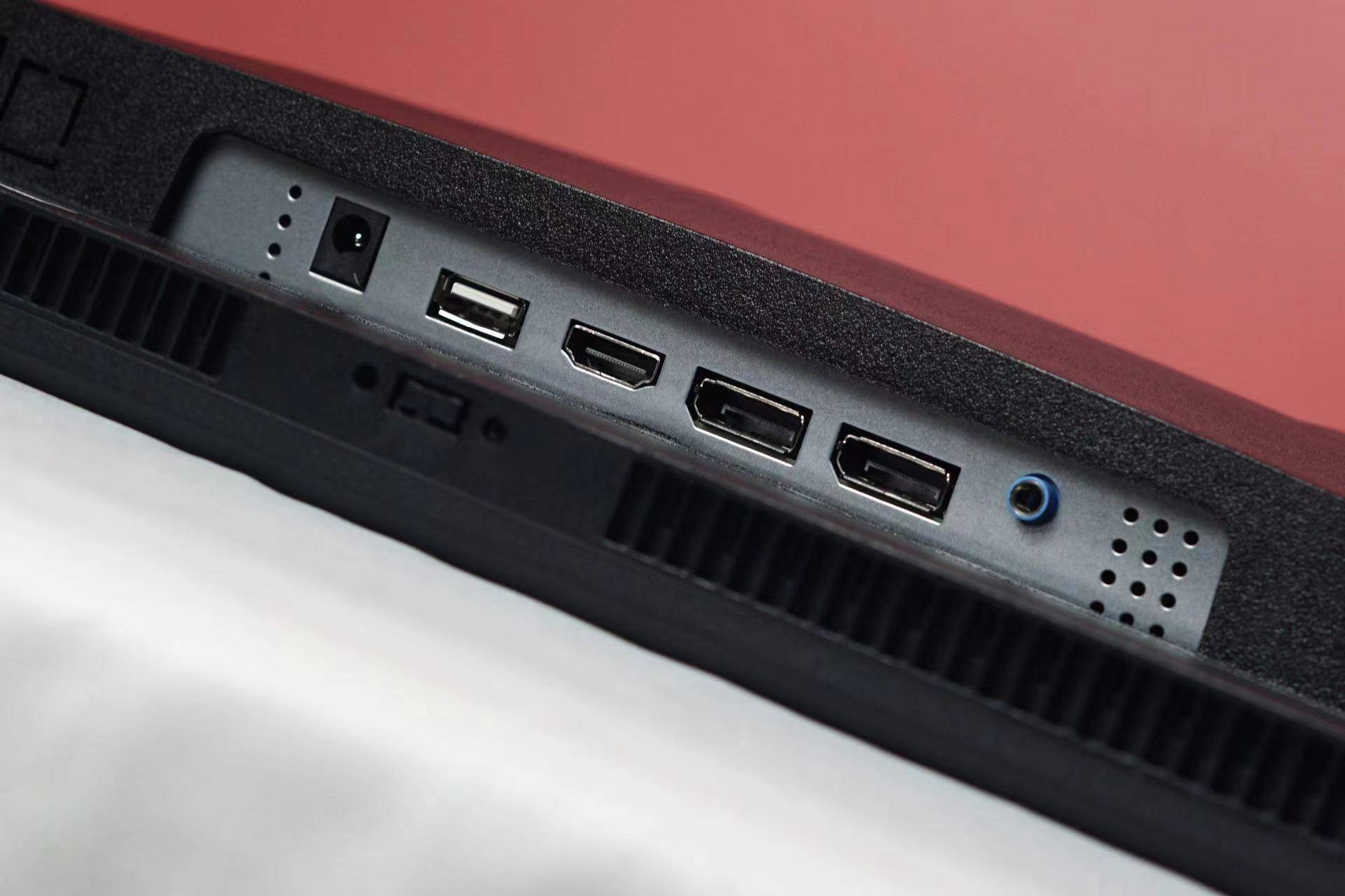 杀疯了,1000元到手的32英寸2K、180Hz电竞显示器,应该算性价比之王了。。。