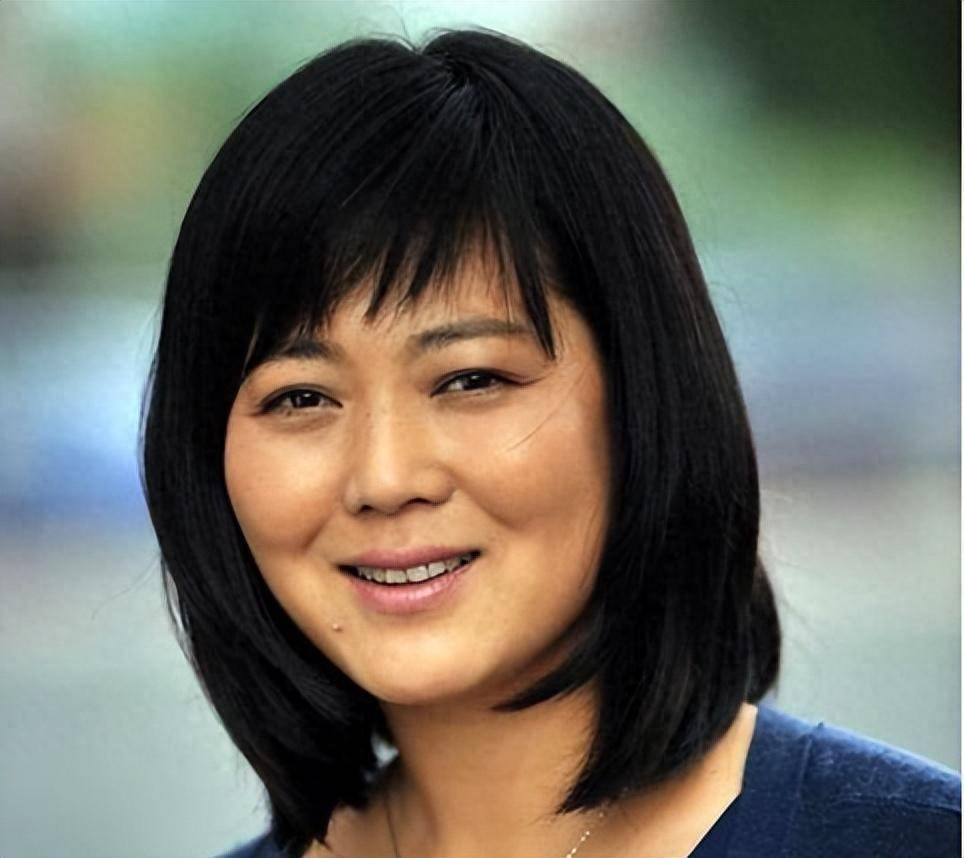 她是"农村一姐"王茜华:与aa制前夫离婚后倒追导演,如今儿女双全_沈航
