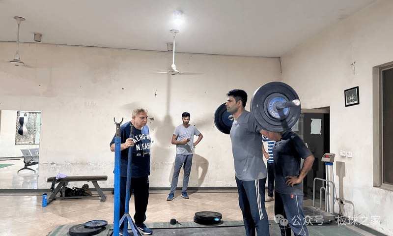 巴基斯坦前板球运动员获得奥运会标枪冠军