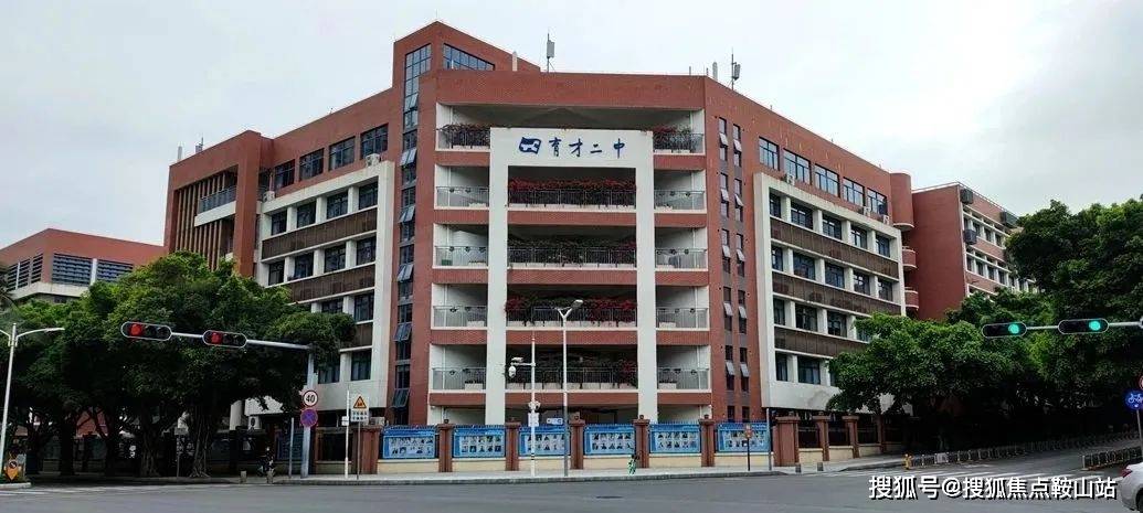 周边环伺科爱赛学校,蛇口国际学校,贝塞斯学校,深美学校等多个国际