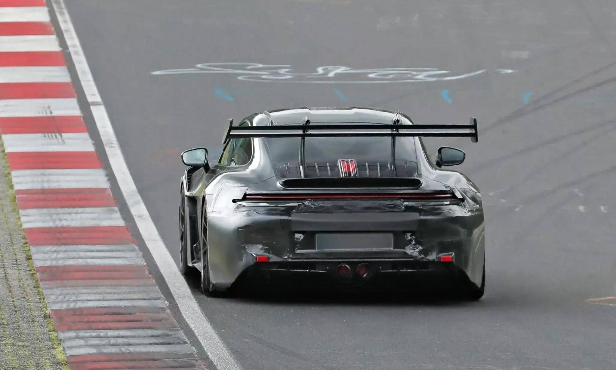 保时捷911 GT3 RS测试车曝光,或将在2026年上市 保时捷911 GT3 RS测试车曝光,或将在2026年上市