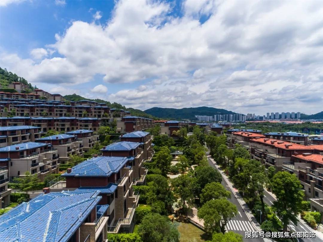 建面约414㎡天境泳池大宅,建面约586㎡空中泳池复式,即将盛大加推!