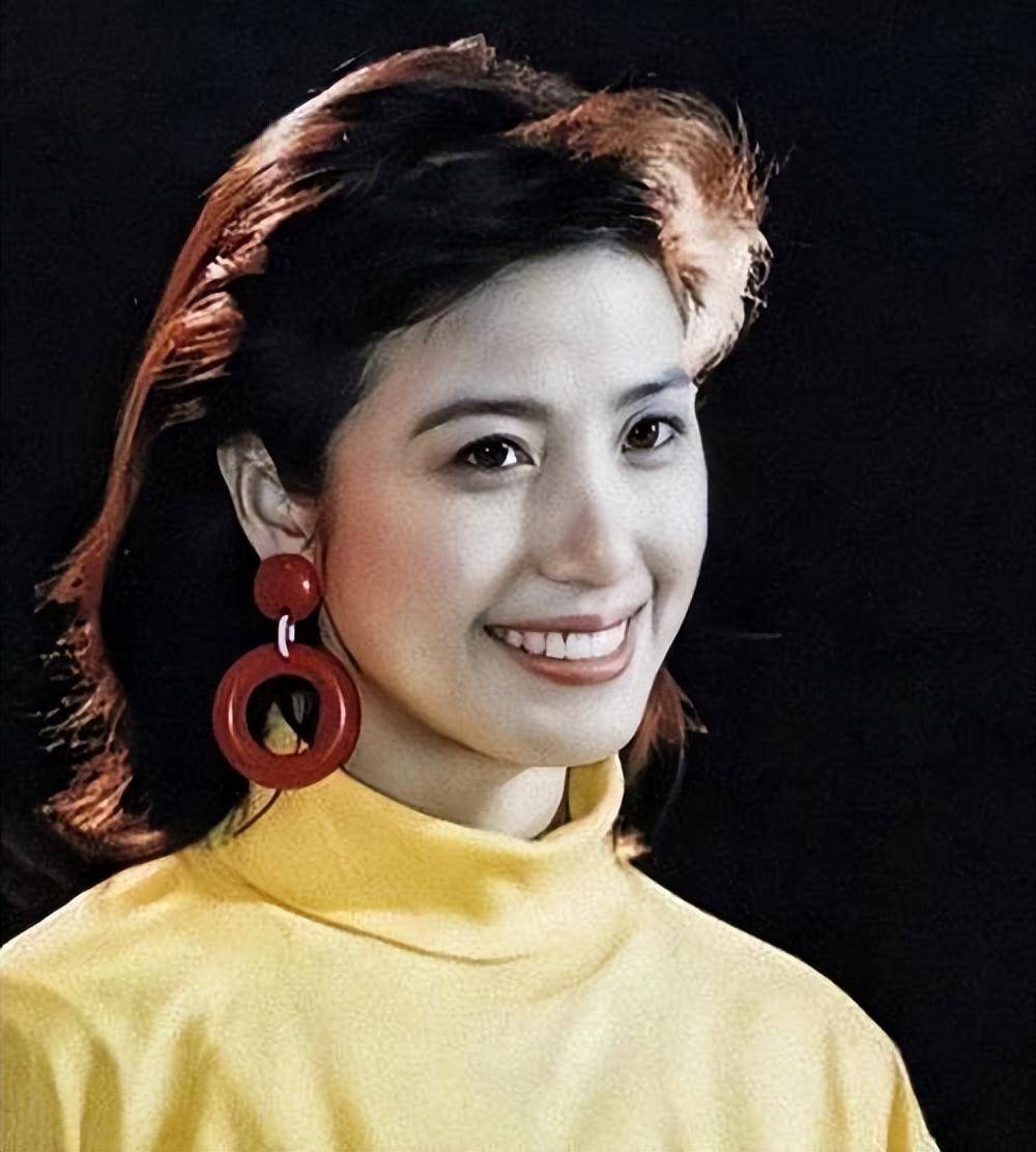 作为杭州市前市长吴少典的小女儿,她本可以按着父母的安排,到工厂上班