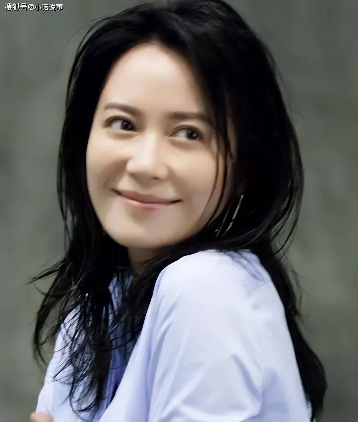 内娱"半老徐娘"只服这5位,美背长腿,风韵犹存,越成熟越有韵味_陈数