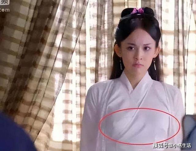 嗯,我在想,或许存在一种名为亵衣的内衣,在古代,女性可能都穿着这样的