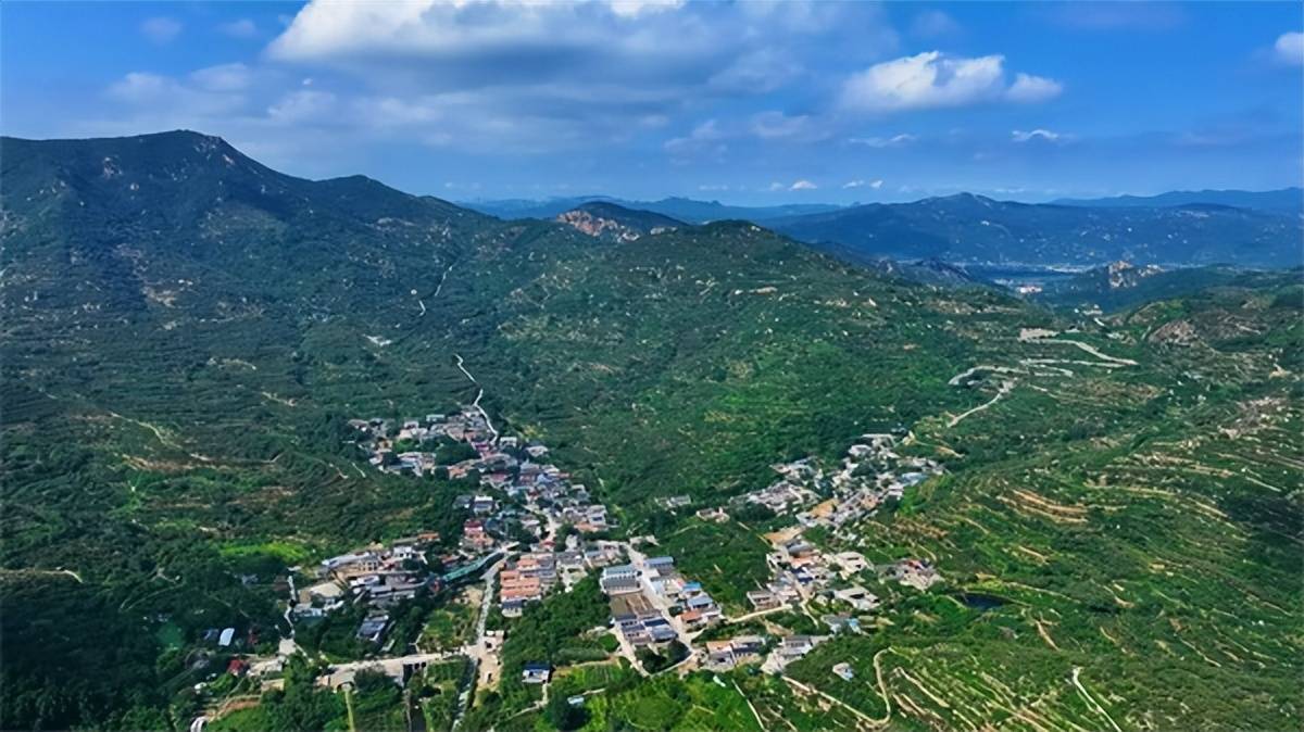 山东省泰安市岱岳区道朗镇:雨过天晴 九女峰风景美如画