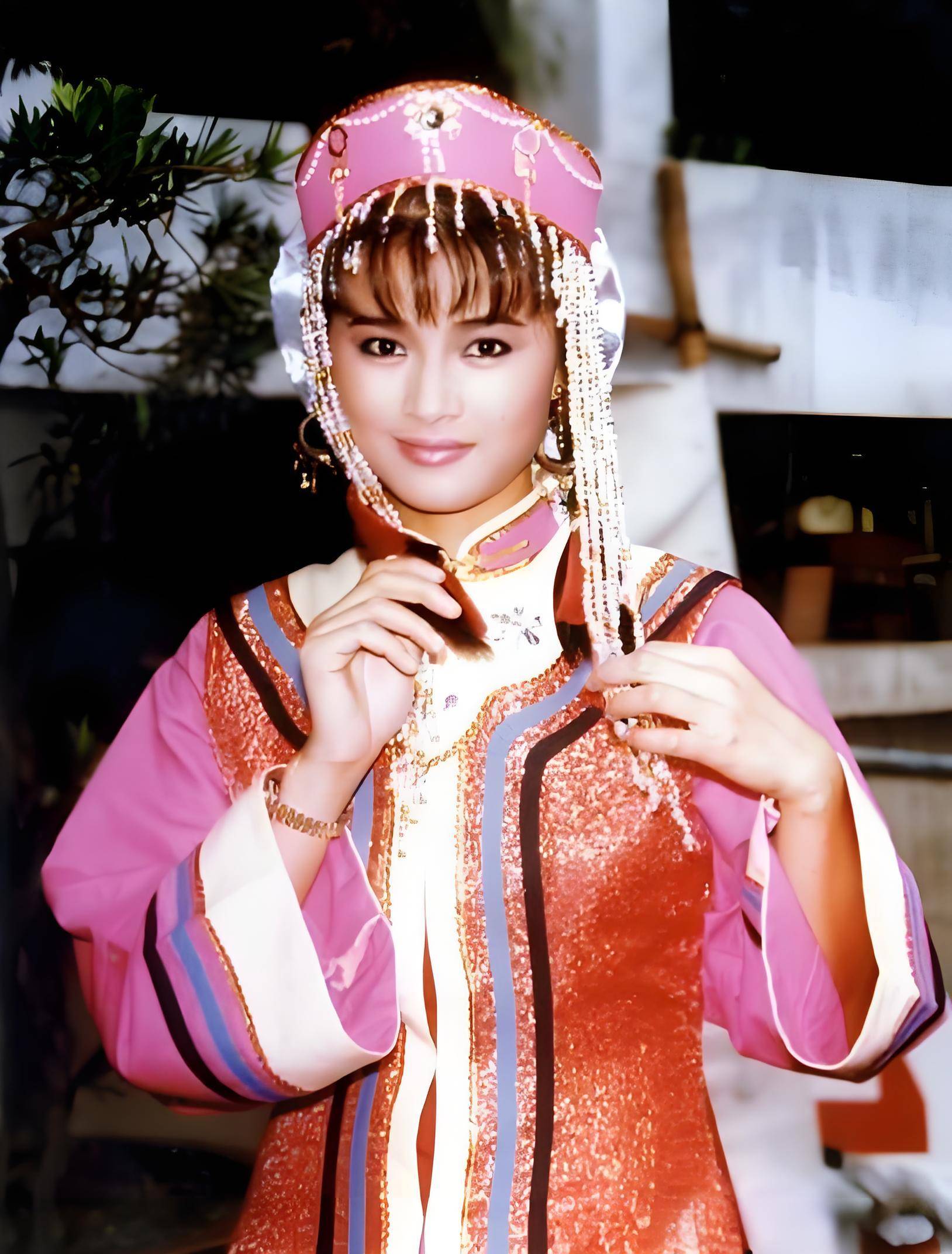 黎燕珊:亚视首位选美冠军,当红时王祖贤也要靠边站,如今怎样了