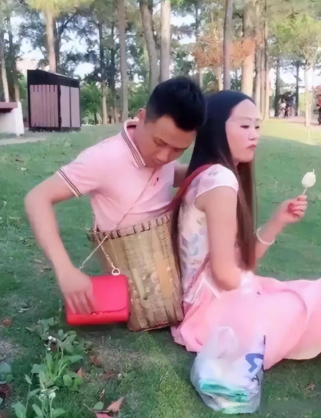 夫妻"无腿丈夫劈腿女粉,被抛弃的独臂妻后来怎样了_阿娇_小波_生活