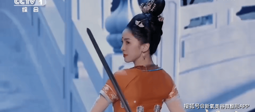 杨紫美出新高度后，连1女4男的故事都不稀罕了？-杨紫姚安娜