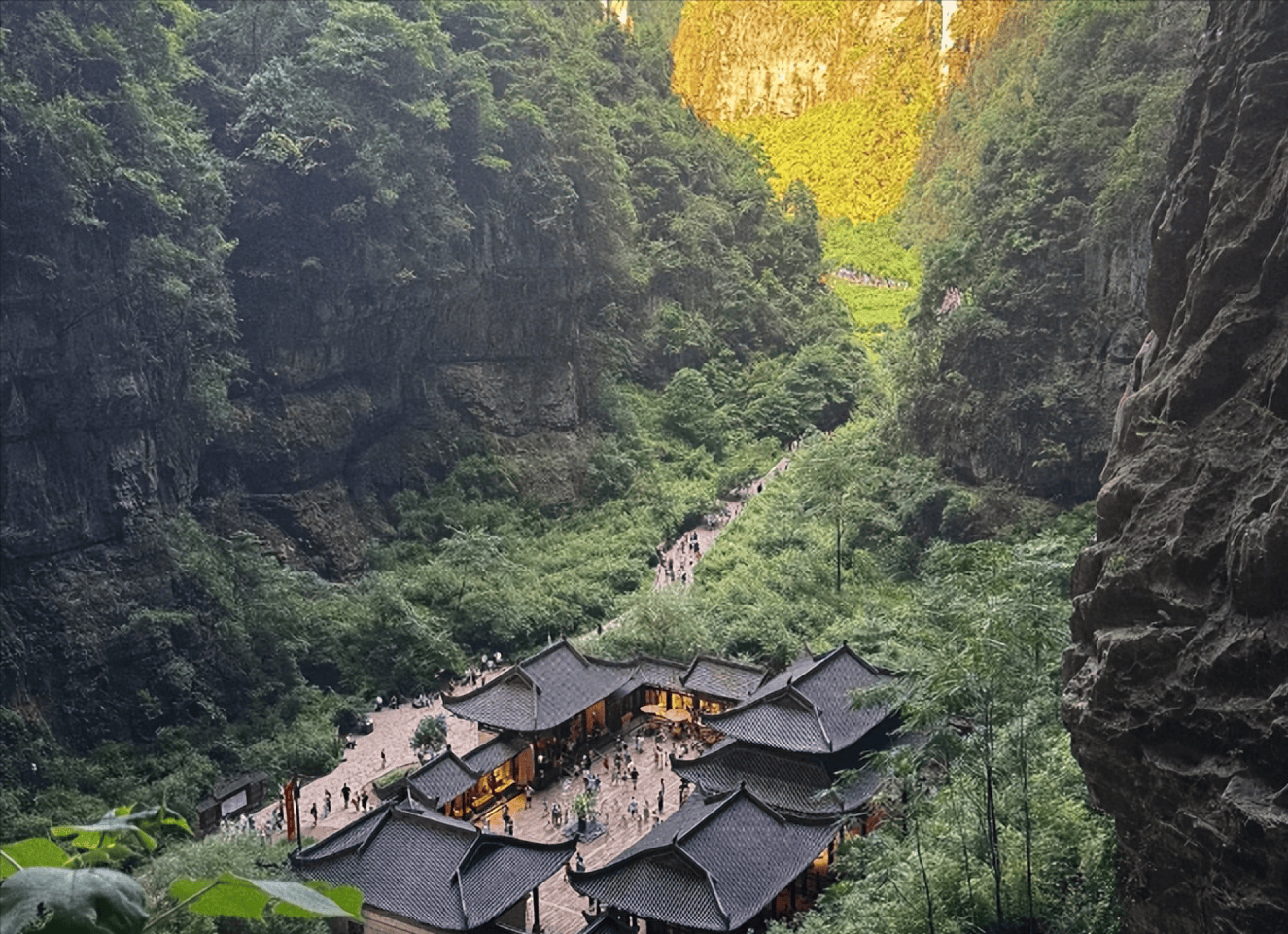 9-11月想去重庆旅游跟团四天三晚重庆旅游攻略,带你领略山城魅力