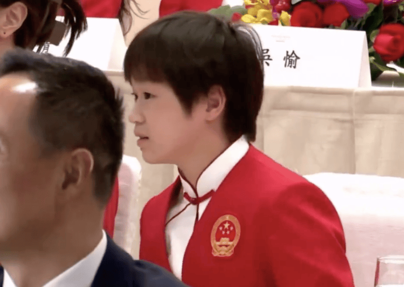 原创            笑喷！全红婵被要求起立回答太紧张 网友热议：像极上课被点名的我-全红婵是她的名字吗