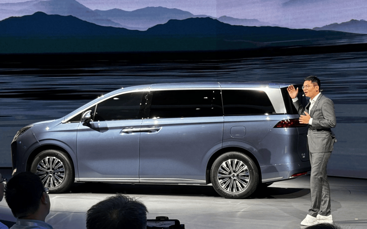 比亚迪全新mpv官宣,定名"夏",预售30万元