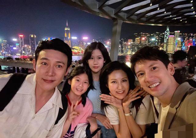 关智斌晒和陆毅一家合影,被误以为是网友蹭流量,结果竟是本尊