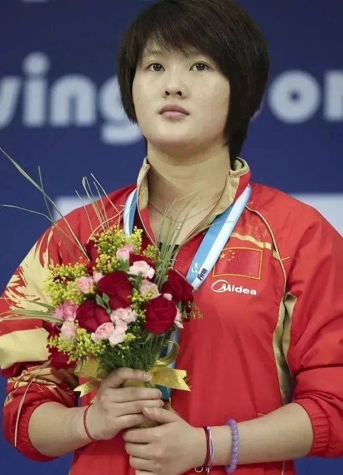 陈若琳解锁国风新造型,穿马面裙戴珍珠耳环,美出新高度!