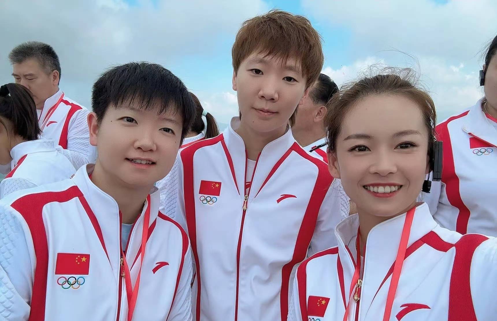 孙颖莎香港演讲获赞,莎莎一席话彰显国乒主力胸襟格局,球迷点赞_乒乓
