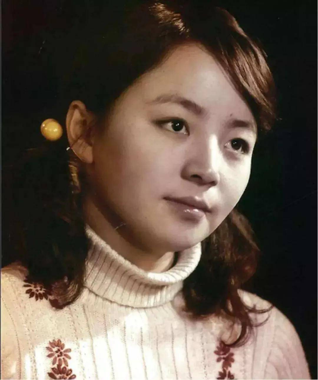 64岁宋丹丹和28岁小鲜肉演情侣,还有什么"绝活"是她干不出来的?