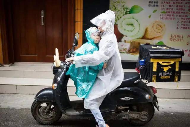一个国家是否强大,要看底层的人生活怎样_外卖员_孩子_时候