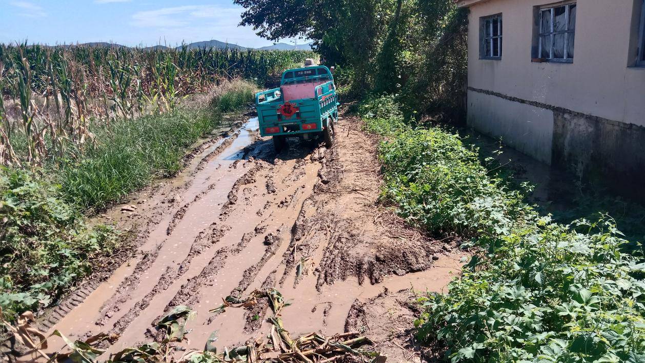 注意泥泞道路标志图片图片