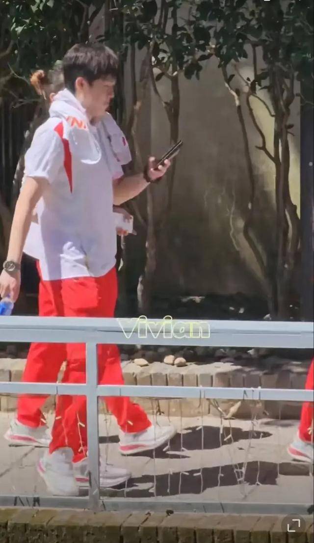 莎莎惊叹澳门大炮，马龙全红婵逛街购物，全红婵被拍太有趣了！