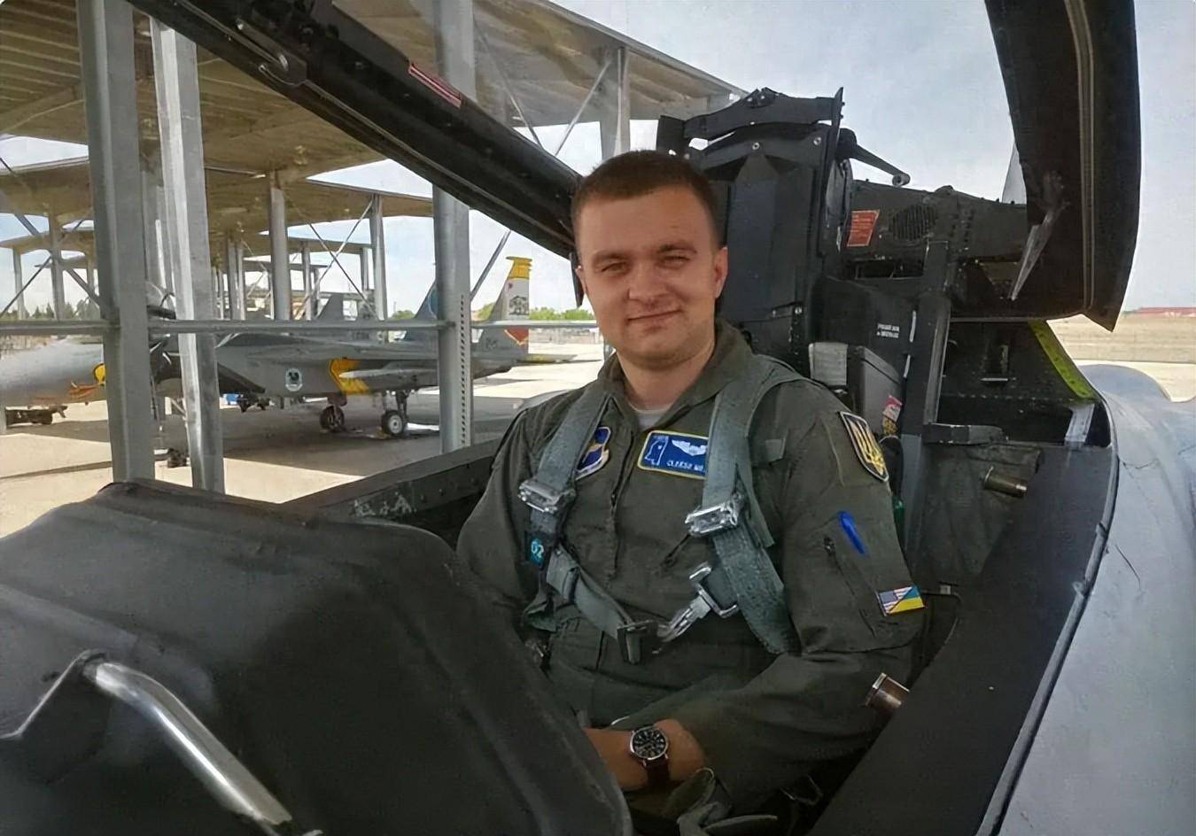 乌克兰又被坑了,f16坠毁,王牌飞行员殒命!白宫的做法让人心寒