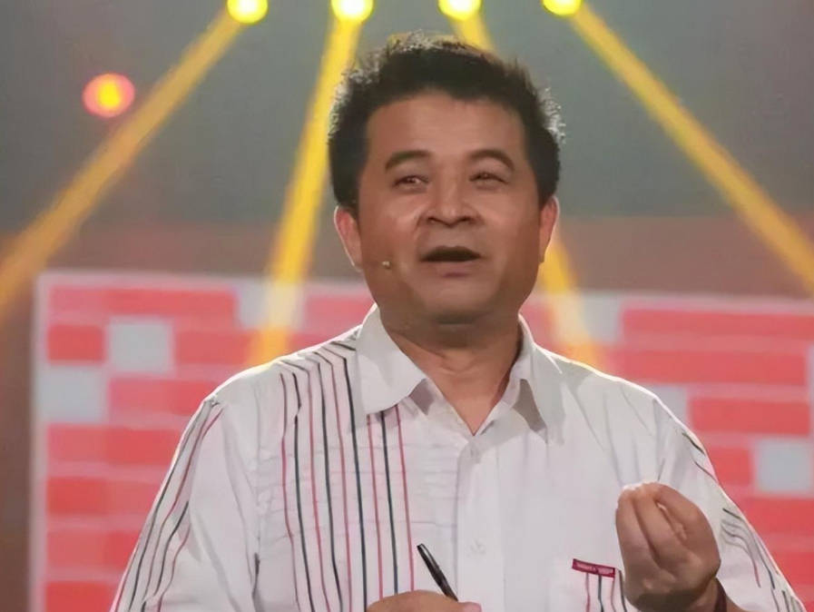 毕福剑现状曝光:从央视正常退休,并未定居农村,现经营多项副业