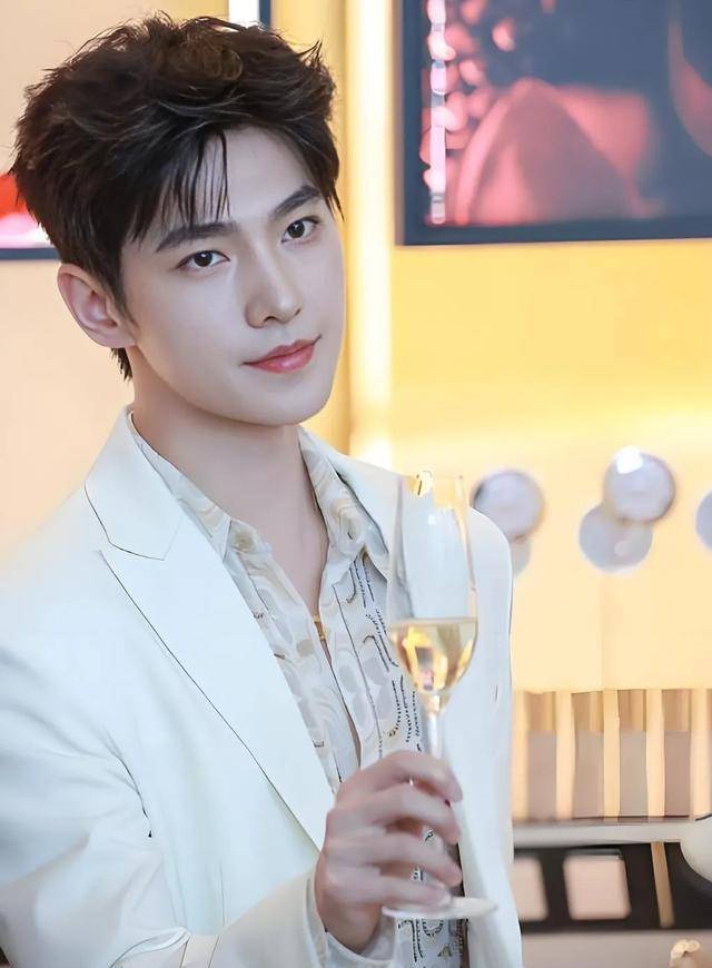 内娱10位90后顶流男明星,鹿晗,杨洋上榜,你最喜欢谁?