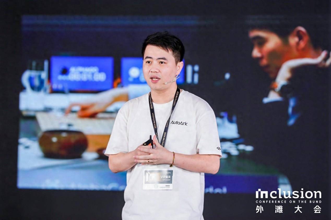 均普智能：重视前沿技术研发 积极布局工业AI、人形机器人