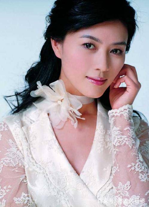 她是陆毅苦追4年的女人,豪门老公狱中病逝,如今与女儿复出捞金_田海蓉