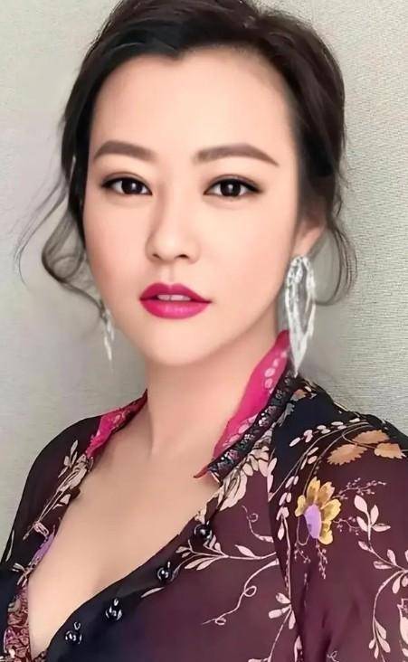 禁片女王"郝蕾:25岁一脱成名",曾因大尺度作品遭争议