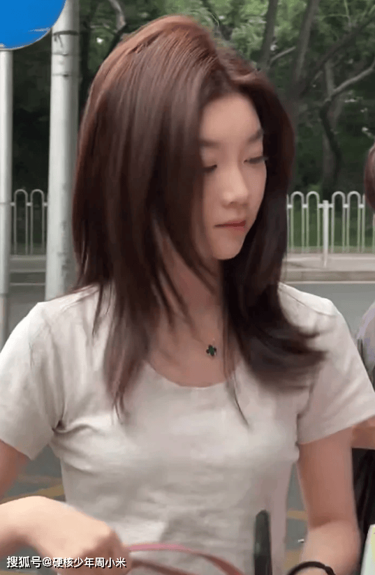 北京电影学院新生开学,满校园都是美女大长腿:这怎么选校花?