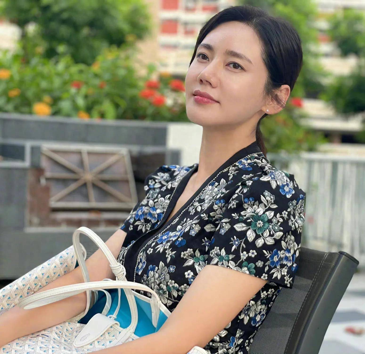松峰莉璃:她是日本人,在中国跑龙套10年,靠伪装者爆红,俩丈夫都是中国