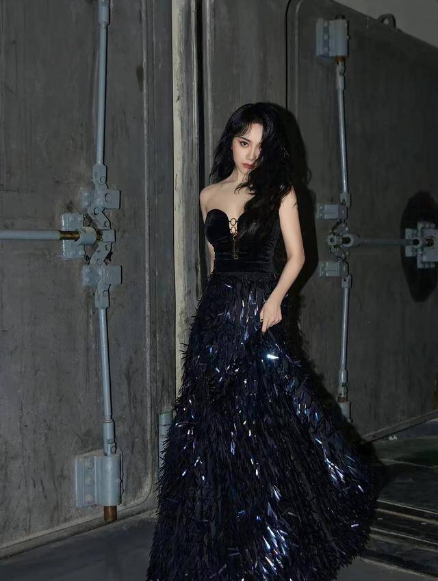 张艺谋新晋谋女郎":央视剧里颜值一流,身材一流,演技亦一流