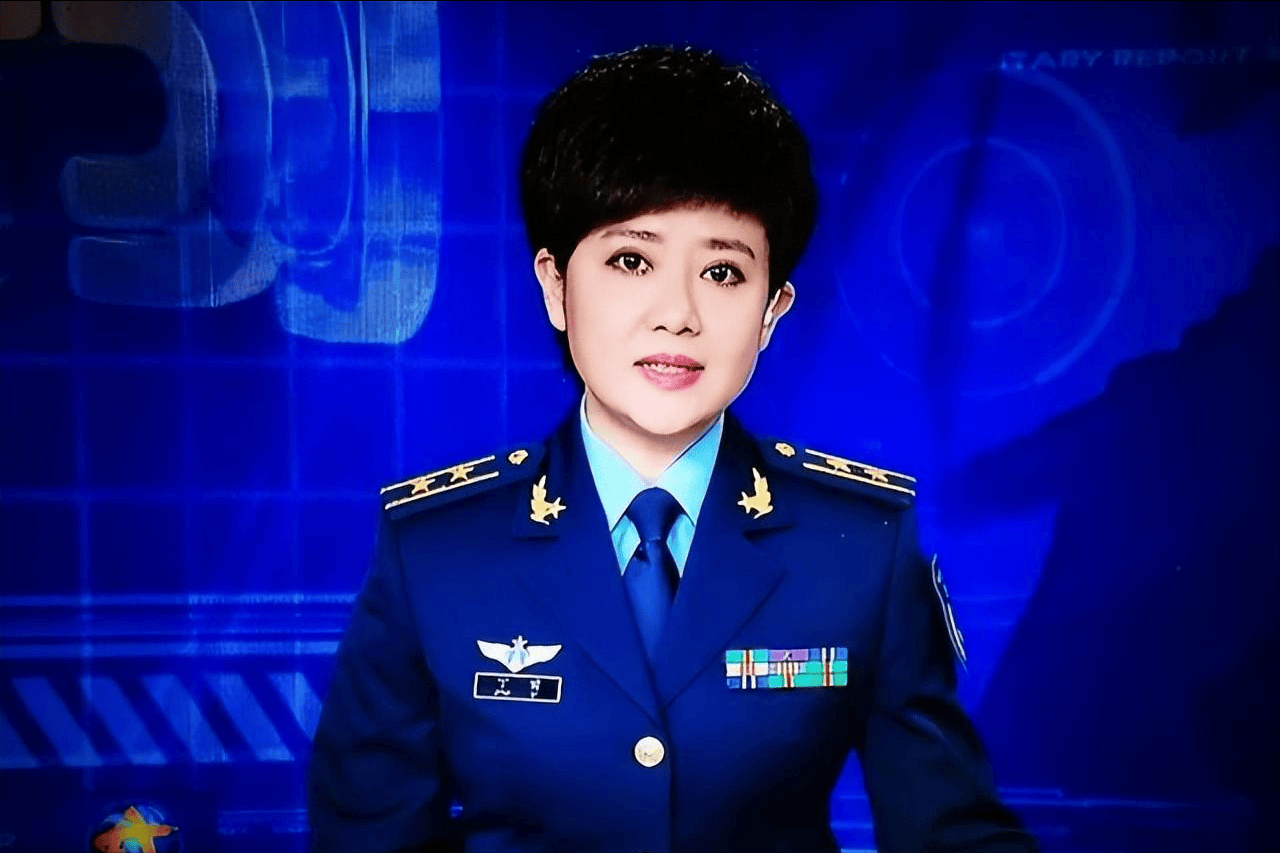 央视《军事报道》4大美女:全国唯1穿军装的主持人,最高中校军衔