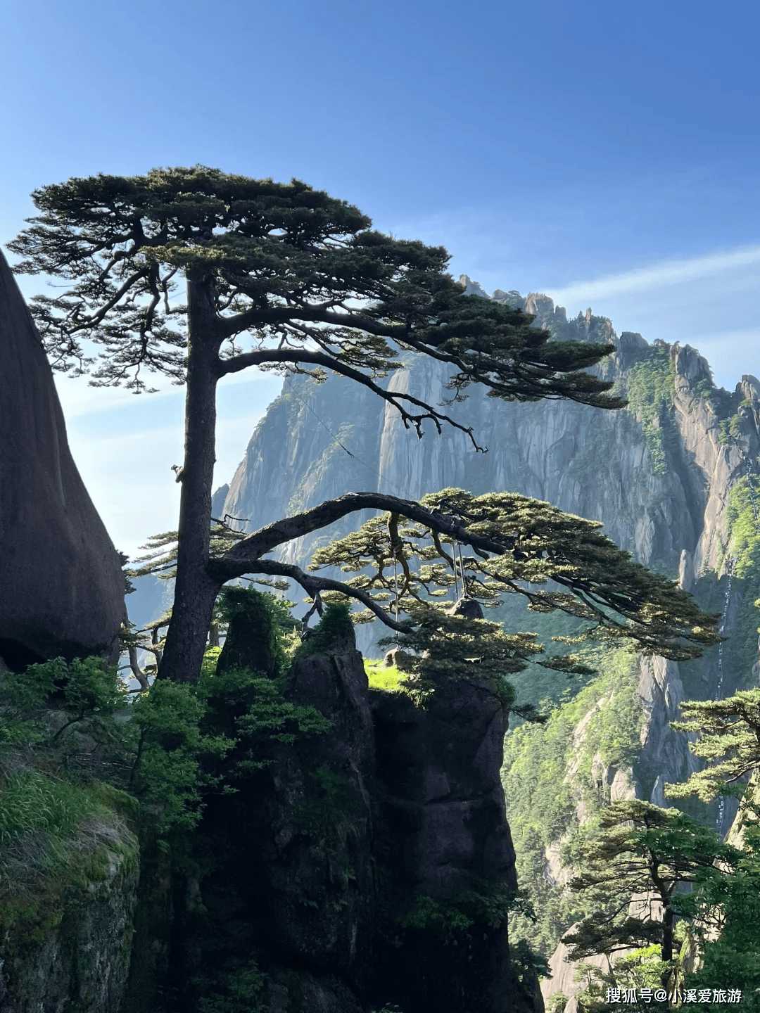 黄山位于中国安徽省南部,是中国著名的风景名胜区之一,被誉为"天下第