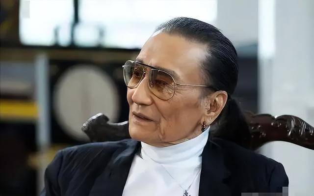 并且王菲也很会来事,在察言观色方面做得很好,将谢霆锋照顾得也很到位