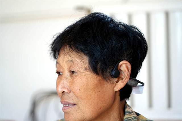 科技助听新选择:zdeer骨传导助听器,无障碍沟通新伴侣