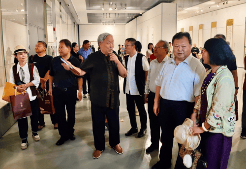 笔墨春秋 文润滨城——唐云来书法展在滨海新区开展 (图3)