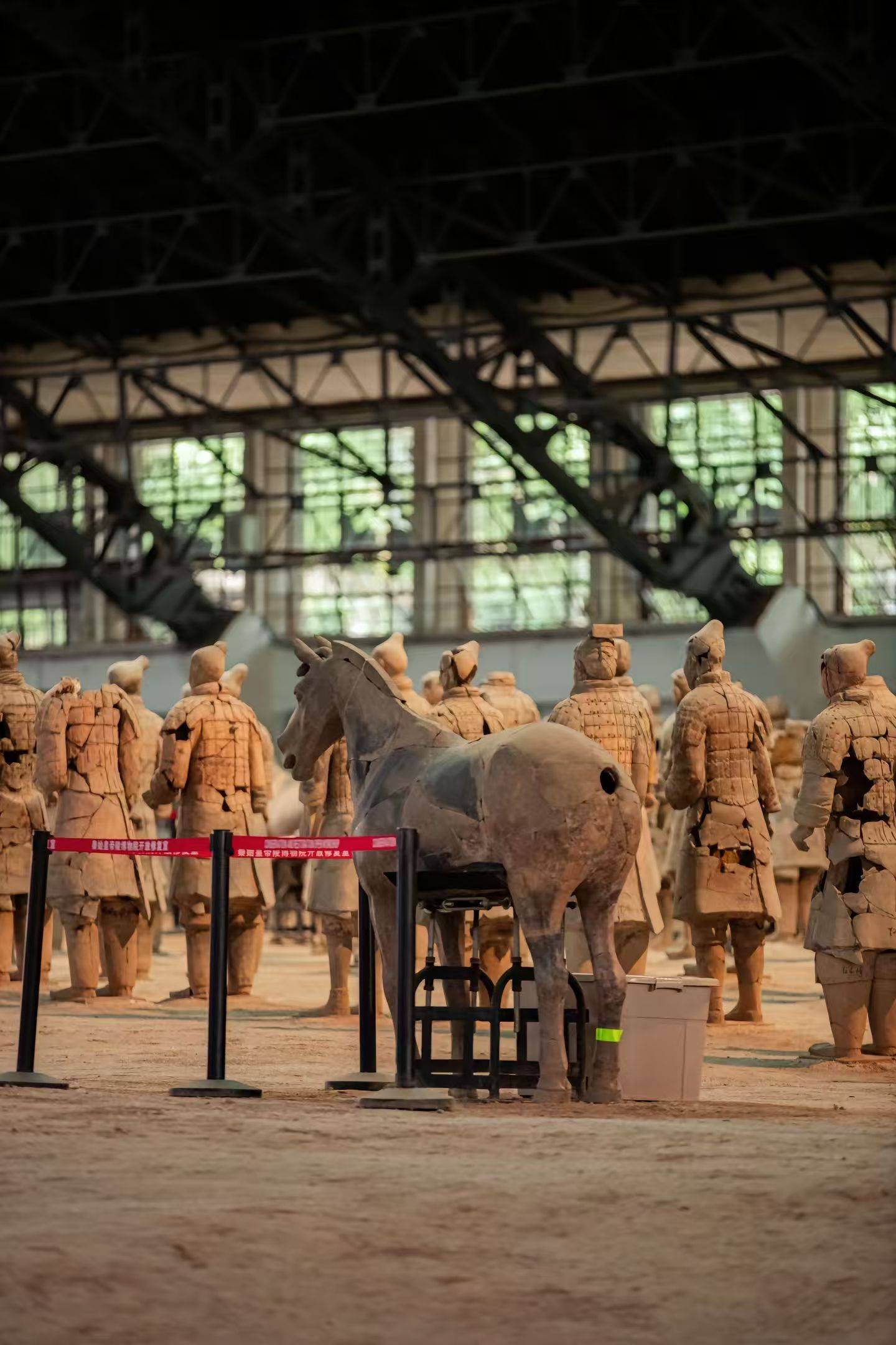 兵马俑:世界文化遗产,被誉为"第八大奇迹",是了解秦朝历史的重要景点