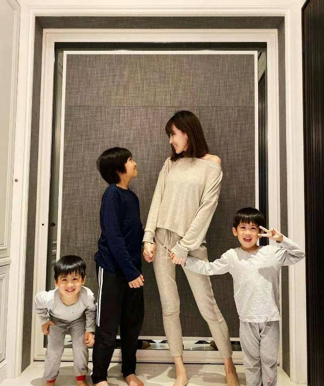 林志颖发文庆祝大儿子15岁生日，kimi近照曝光，身材偏瘦身高抢镜-林志颖儿子kimi名字叫什么