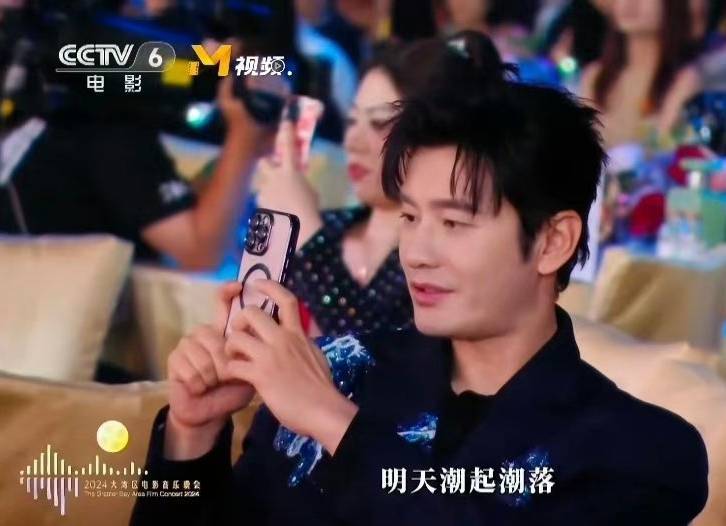 黄晓明祭出肖战直拍，成了肖战的站哥？压力给到王力宏了