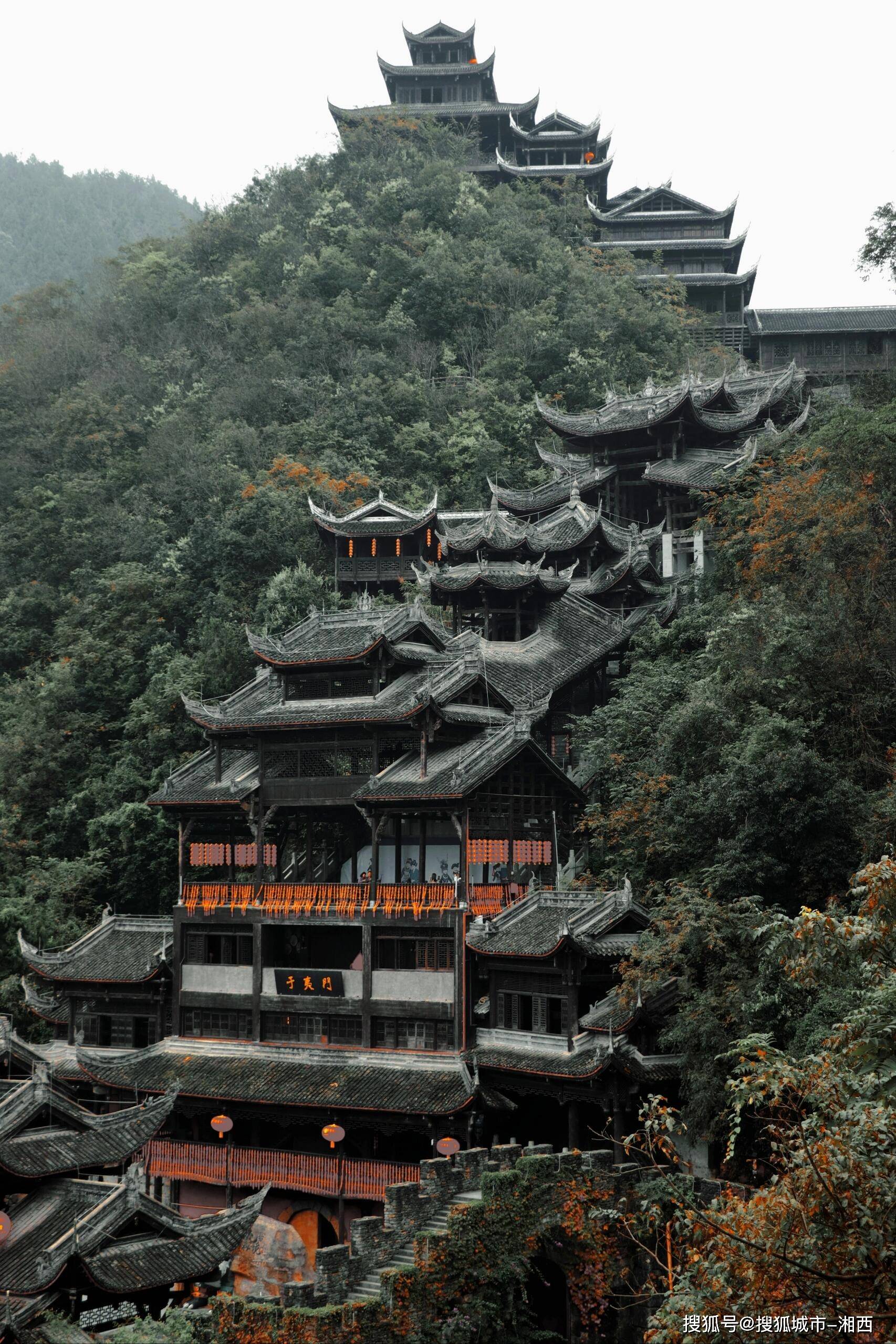 国庆旅游重庆住哪儿比较方便?