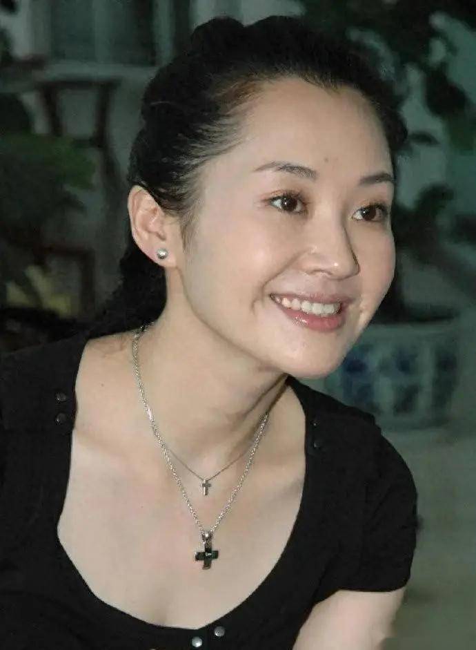许晴性感写真引爆网络,这美貌和才华真是无人能及!