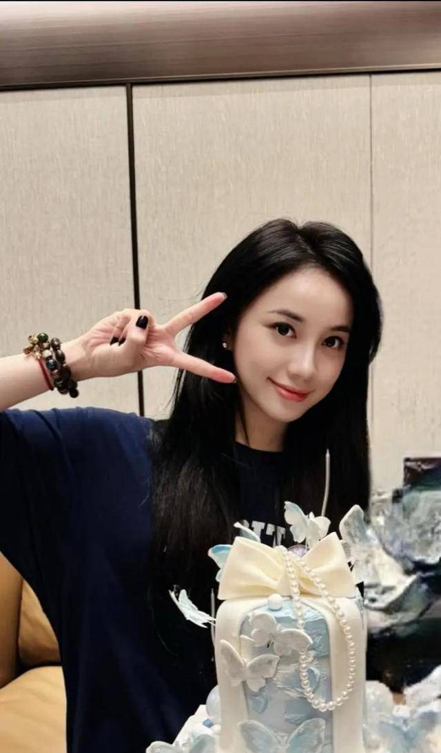 又一谋女郎上线,这次,74岁张艺谋让世界再次刮目相看"!