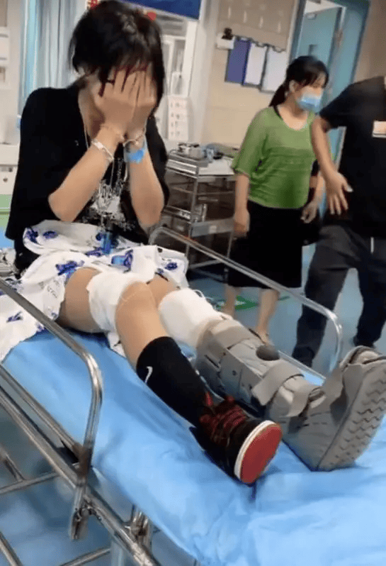 血淋淋的教训!又一名19岁女网红骑摩托出车祸身亡,15岁骑行就摔断过腿