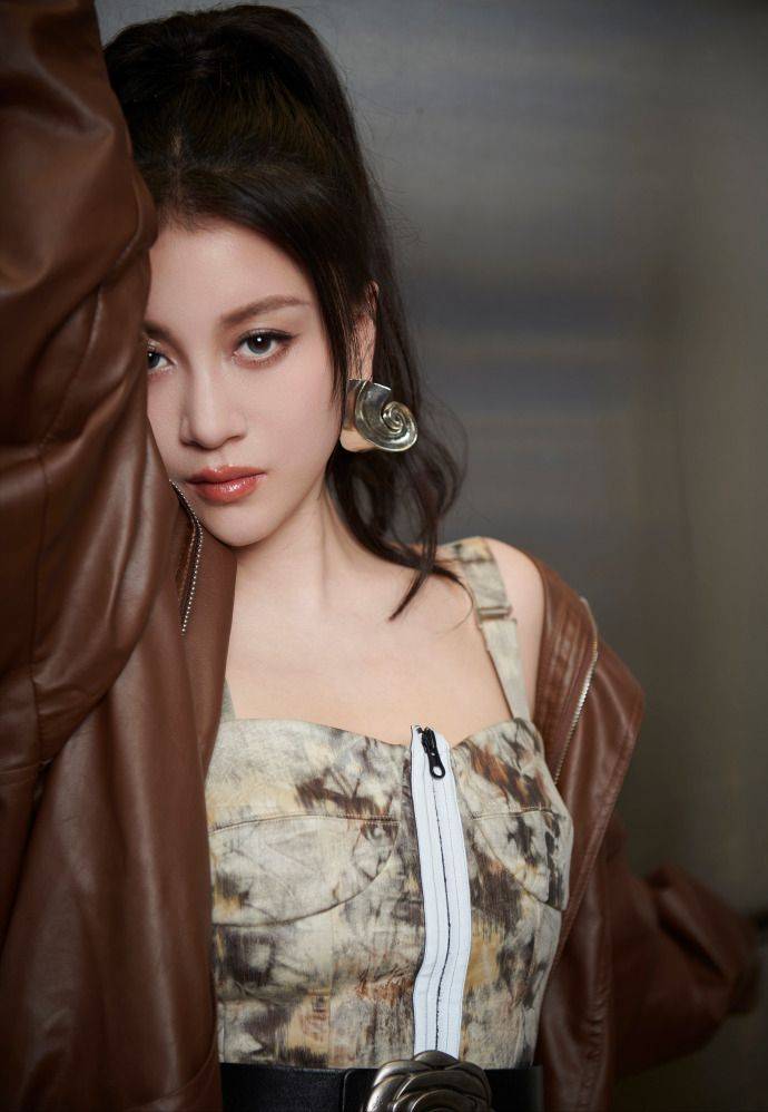 pb-李嘉格:以歌为马,以时尚为鞭,带着新时代的酷飒与不羁!