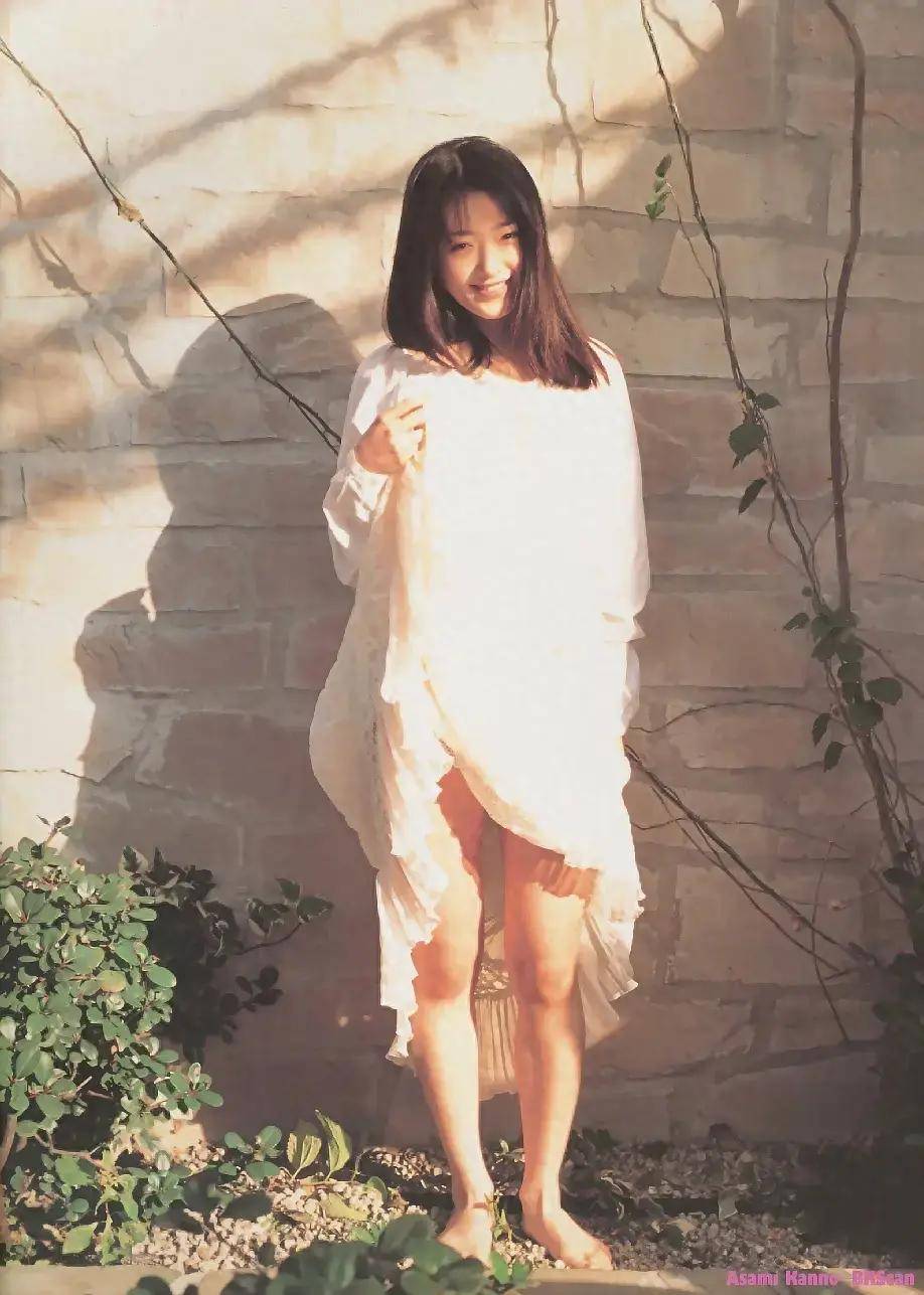 杨思敏,原名鸨田麻美,1976年4月16日出生于日本千叶县.