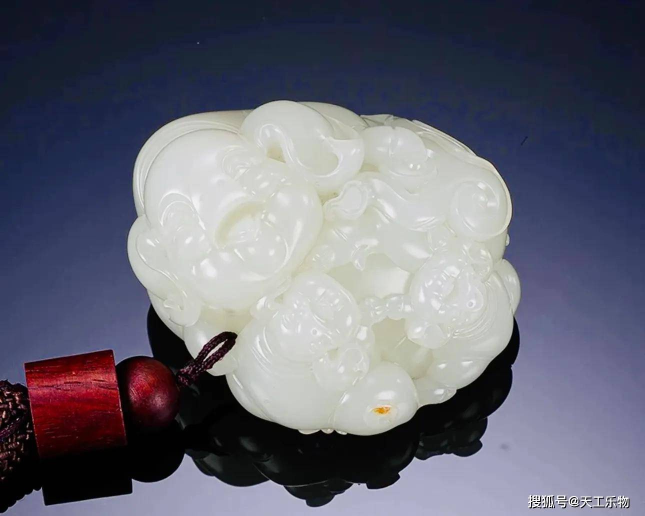 最美的极品和田玉！羊脂玉都有哪些特点？_搜狐网