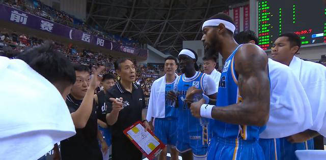 北京男篮大胜浙江广厦25分,周琦首秀14分状态佳