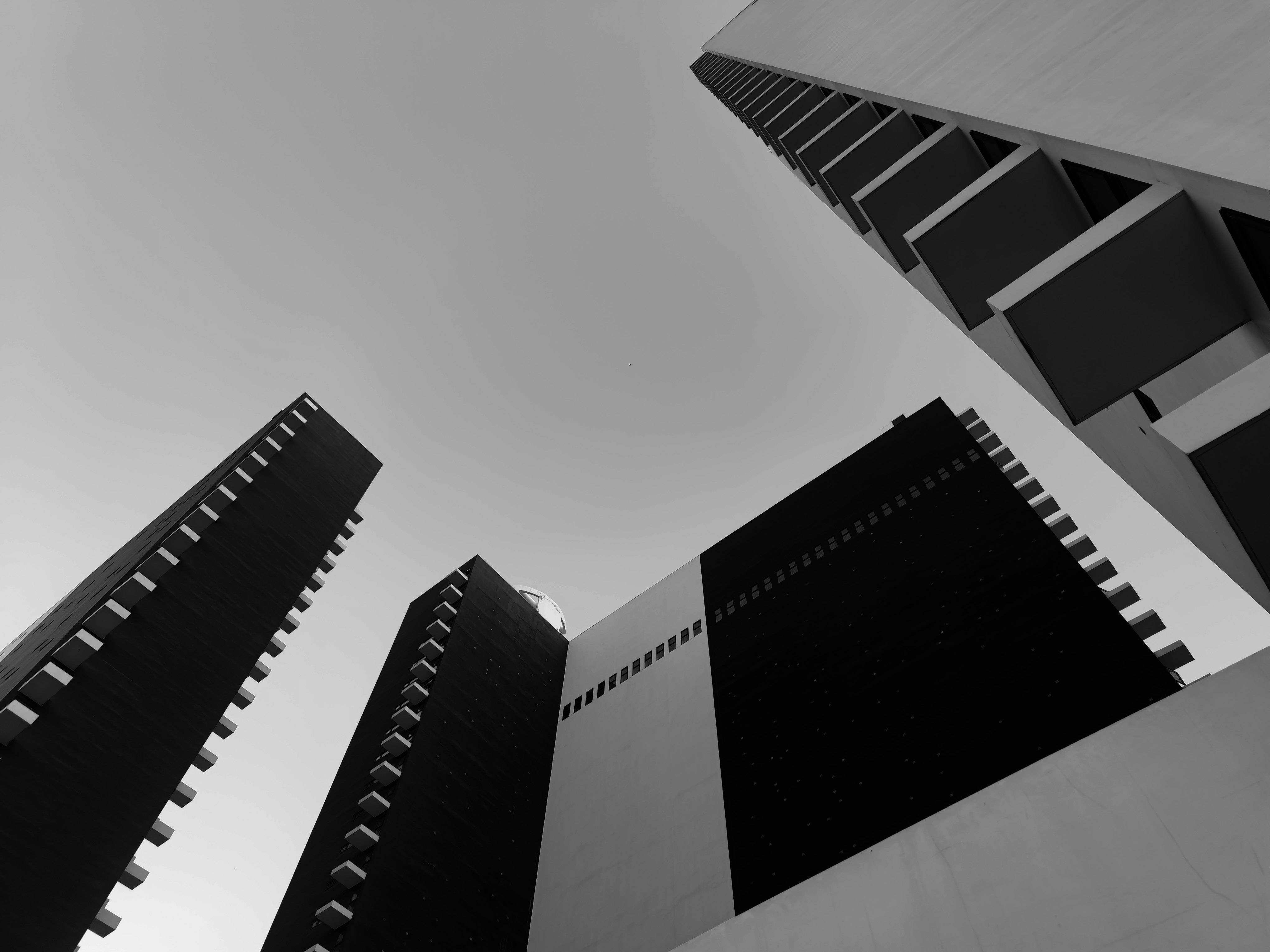 北京有一片离奇的黑白建筑,地处三环边,被人称为怪楼