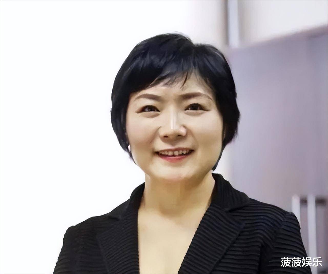 离婚分走前妻200亿？转身就买13亿豪宅，迎娶24岁的空姐_搜狐网